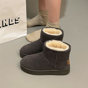 รองเท้าบูทหิมะขนแกะหนาสำหรับผู้หญิง ฤดูหนาวปี 2025 รองเท้าบูทหิมะทรงสั้นแบบใหม่ กันลื่น อบอุ่น พื้นหนา รองเท้าบูทหิมะสไตล์เกาหลี