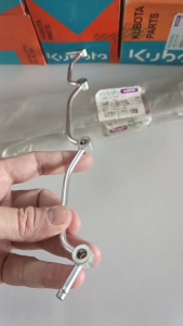 1G91142500 | Đường Ống Dầu Hồi Động Cơ V2403|DC-70|DC-70plus|DC-70Pro|L4508|L5018|M6240|MU5702|V2203