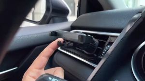 Gravity Car Mount รถยนต์ ที่วางโทรศัพท์มือถือ เสียบช่องแอร์ Air Outlet หรือที่วางสี่วิธีการที่ดี