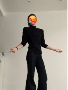 เสื้อยืดคอกลมแขนยาวสีดำสไตล์เกาหลีย้อนยุคสำหรับผู้หญิง เสื้อชั้นในทรงสลิมฟิต เสื้อเชิ้ตสีพื้นสำหรับฤดูใบไม้ร่วงและฤดูหนาว