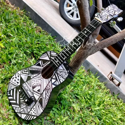 GITAR UKULELE SENAR 4 DOODLE GARIS
