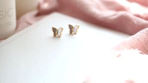 Korean Style Nature White Shell Cute Butterfly 18k Gold Titanium Steel Ear Studs 简约气质耳环钛钢镀18K保色蝴蝶贝母耳钉