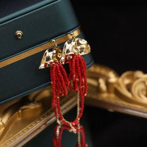 Exaggerated Red Tassel Earrings Fashionable Retro Drop Earrings Heavy Work Geometric Pattern Womens Jewelry Fresh out Design