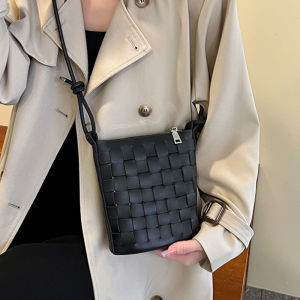 Fashionable Woven Mobile Phone Bag Womens Crossbody Bag Single Shoulder Small Square Bag Elegant Texture Simple Design 2023 New Style