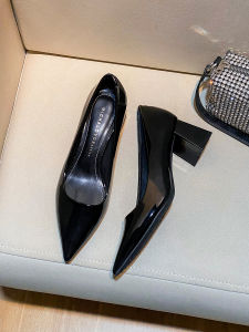 รองเท้าส้นสูงหัวแหลมหนังนิ่มสีดำ รองเท้าทำงานหนังเคลือบสำหรับผู้หญิง รองเท้าส้นแบนหัวแหลม รองเท้าแฟชั่นสำหรับผู้หญิง