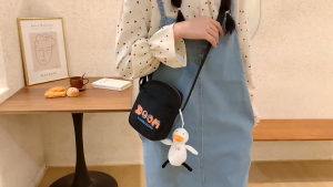 Túi Đeo Chéo Mini Vải Canvas – Kèm Móc Gấu Dễ Thương LILA TBO535