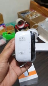 WiFi Router EU PLUG 300Mbps WPS Wireless WiFi Repeater AP Signal Boosters Network Amplifier Extender\\n\\n Apa Itu Amplifier Jaringan WiFi & Router WiFi 300Mbps?\\n\\n Pengertian Amplifier Jaringan WiFi\\n\\nAmplifier jaringan WiFi adalah perangkat yang berfungsi untuk memperkuat sinyal WiFi dan menyebarluaskannya ke area yang lebih luas. Dengan menggunakan amplifier jaringan WiFi, Anda dapat meningkatkan kualitas sinyal WiFi di rumah atau kantor Anda.\\n\\n Pengertian Router WiFi 300Mbps\\n\\nRouter WiFi 300Mbps adalah perangkat yang berfungsi untuk menghubungkan perangkat-perangkat seperti komputer, smartphone, dan tablet ke internet melalui jaringan WiFi. Router WiFi 300Mbps memiliki kecepatan transfer data hingga 300 Mbps, yang cukup cepat untuk mendukung aktivitas online seperti browsing, streaming video, dan bermain game online.\\n\\n Perbedaan Antara Amplifier Jaringan WiFi dan Router WiFi 300Mbps\\n\\nAmplifier jaringan WiFi dan router WiFi 300Mbps memiliki fungsi yang berbeda. Amplifier jaringan WiFi berfungsi untuk memperkuat sinyal WiFi, sedangkan router WiFi 300Mbps berfungsi untuk menghubungkan perangkat-perangkat ke internet melalui jaringan WiFi.\\n\\n Bagaimana Cara Kerja Amplifier Jaringan WiFi & Router WiFi 300Mbps?\\n\\n Prinsip Kerja Amplifier Jaringan WiFi\\n\\nAmplifier jaringan WiFi bekerja dengan cara memperkuat sinyal WiFi yang masuk ke dalamnya dan kemudian menyebarkannya ke area yang lebih luas. Hal ini dilakukan dengan menggunakan teknologi antena dan amplifier yang dapat memperkuat sinyal WiFi.\\n\\n Prinsip Kerja Router WiFi 300Mbps\\n\\nRouter WiFi 300Mbps bekerja dengan cara menghubungkan perangkat-perangkat ke internet melalui jaringan WiFi. Router ini memiliki antena yang dapat menerima sinyal WiFi dari perangkat-perangkat dan kemudian mengirimkannya ke internet melalui koneksi broadband.\\n\\n Kelebihan dan Kekurangan Amplifier Jaringan WiFi & Router WiFi 300Mbps\\n\\nKelebihan amplifier jaringan WiFi adalah dapat memperkuat sinyal WiFi dan menyebarluaskannya ke area yang lebih luas. Sedangkan kekurangannya adalah mungkin memerlukan instalasi yang lebih kompleks dibandingkan dengan router WiFi 300Mbps.\\n\\nKelebihan router WiFi 300Mbps adalah memiliki kecepatan transfer data yang cukup cepat dan dapat menghubungkan perangkat-perangkat ke internet melalui jaringan WiFi. Sedangkan kekurangannya adalah mungkin tidak cukup kuat untuk memperkuat sinyal WiFi di area yang luas.\\n\\n Bagaimana Memilih Amplifier Jaringan WiFi & Router WiFi 300Mbps yang Tepat?\\n\\n Pertimbangan Penting Saat Memilih Amplifier Jaringan WiFi\\n\\nBeberapa pertimbangan penting saat memilih amplifier jaringan WiFi adalah kualitas sinyal WiFi yang dihasilkan, kemudahan instalasi, dan harga.\\n\\n Pertimbangan Penting Saat Memilih Router WiFi 300Mbps\\n\\nBeberapa pertimbangan penting saat memilih router WiFi 300Mbps adalah kecepatan transfer data, kemudahan pengaturan, dan harga.\\n\\n Tips Memilih Amplifier Jaringan WiFi & Router WiFi 300Mbps Sesuai Kebutuhan\\n\\nUntuk memilih amplifier jaringan WiFi dan router WiFi 300Mbps yang tepat, Anda perlu mempertimbangkan kebutuhan Anda seperti kualitas sinyal WiFi yang diinginkan, kecepatan transfer data yang dibutuhkan, dan budget yang tersedia.\\n\\n Bagaimana Menggunakan Amplifier Jaringan WiFi & Router WiFi 300Mbps dengan Efektif?\\n\\n Cara Mengatur AP Repeater WPS\\n\\nUntuk mengatur AP Repeater WPS, Anda perlu menghubungkan perangkat-perangkat ke amplifier jaringan WiFi melalui koneksi WPS.\\n\\n Cara Mengatur Extender Sinyal WiFi\\n\\nUntuk mengatur extender sinyal WiFi, Anda perlu menghubungkan perangkat-perangkat ke amplifier jaringan WiFi melalui koneksi WiFi.\\n\\n Cara Mengatur Penguat Sinyal WiFi\\n\\nUntuk mengatur penguat sinyal WiFi, Anda perlu mengatur antena dan amplifier pada amplifier jaringan WiFi untuk memperkuat sinyal WiFi.\\n\\n Bagaimana Memelihara Amplifier Jaringan WiFi & Router WiFi 300Mbps?\\n\\n Cara Membersihkan Amplifier Jaringan WiFi & Router WiFi 300Mbps\\n\\nUntuk membersihkan amplifier jaringan WiFi dan router WiFi 300Mbps, Anda perlu membersihkan bagian-bagian yang terdapat debu atau kotoran.\\n\\n Cara Merawat Amplifier Jaringan WiFi & Router WiFi 300Mbps\\n\\nUntuk merawat amplifier jaringan WiFi dan router WiFi 300Mbps, Anda perlu memastikan bahwa perangkat tersebut selalu dalam kondisi yang baik dan terhindar dari kerusakan.\\n\\n Cara Mengganti Komponen Amplifier Jaringan WiFi & Router WiFi 300Mbps\\n\\nUntuk mengganti komponen amplifier jaringan WiFi dan router WiFi 300Mbps, Anda perlu mengikuti petunjuk penggantian komponen yang disediakan oleh produsen.\n}