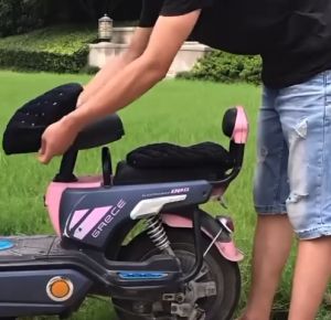 Cover Sarung Jok pelindung Sepeda Motor Listrik universal sadel Alas Pembungkus Kursi Duduk Premium Bike