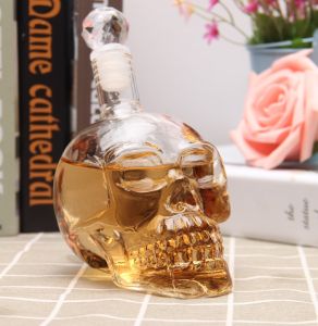 ขวดเหล้าไวน์กองกะโหลกศีรษะคริสตัลสำหรับขวดเหล้าวอดก้าขวดเหล้าวิสกี้งานศิลปะของ Winecabinet