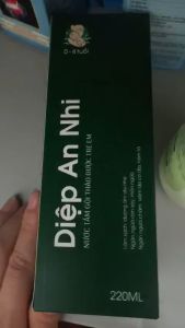 NƯỚC TẮM GỘI THẢO DƯỢC DIỆP AN NHI 0+ - Hết mẩn ngứa  ngừa rôm sảy  Làm mềm và giữ ẩm cho da đặc biệt là những làn da nhạy cảm  Làm dịu vết hăm nẻ hăm tã khô da  phòng chống muỗi đốt cảm mạo