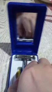 Classic Men Manual Shaver Stainless Steel Safety Razor With Cleaning Brush And Travel Case