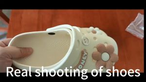 Cartoon Chrysanthemum Jibbitz Slippers: A Comprehensive Guide