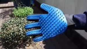 ถุงมือ ถุงมือแปรงขน กําจัดขนสัตว์เลี้ยง มีปุ่มสัมผัสช่วยกระตุ้น ให้ความเพลิดเพลิน ผ่อนคลายสัตว์เลี้ยง gk99