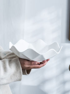 Creative Fashion Pure White Ceramic Fruit Plate Salad Golden Rim Snack Fruit Basin Minimalist Home Living Room Decoration Modern