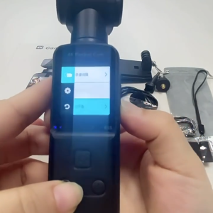 DJI เทคโนโลยีเดียวกัน WiFi Pocket Camera กล้องแอ็กชัน กลางแจ้ง270° หมุนได้ กับซองกันน้ำ 5K 4K HD Action Camera สำหรับการเล่นกีฬาและการเดินทาง