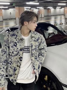 เสื้อแจ็คเก็ตยีนส์ดอกไม้หลวมๆ สำหรับผู้ชาย ฤดูใบไม้ผลิและฤดูใบไม้ร่วง สไตล์วินเทจสตรีท สไตล์อเมริกัน เสื้อตัวบนแบบลำลอง