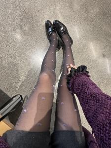 Elegant Purple Handbag Fashionable End of Year Look Wealthy Atmosphere Suggested Stylish Accessory for Women