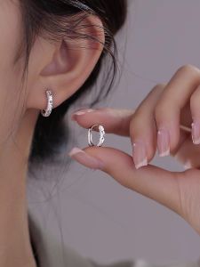 925 Sterling Silver Starry Ear Cuff: A Sensational Minimalist Design