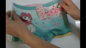 Set 4 quần lót đùi bé gái Chất cotton thấm hút mồ hôi hình mặt cười dễ thương QL05