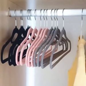 มอน ไม้แขวน เสื้อผ้า Flocking 42-46 สมาร์ท สีขาว 1 แพ็ค 5 ชิ้น