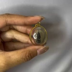 ลูกสวาทปิดทองคำแท้ 100% เลี่ยมผ่าหวาย ขนาด 2.5*2.7 cm ลูกสวาท สายเสน่ห์ สายเมตตา