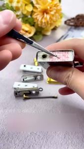 Phụ Kiện Bật Lửa Zip Lighter Bằng Kim Loại Thiết Kế Đế Bông Có Lớp Lót Bên Trong Tính Năng Giảm Bay Hơi.