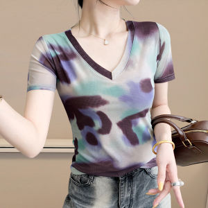 Yimei Yimei Áo thun ngắn tay in lưới thời trang mùa hè 2025 Châu Âu với áo nhuộm cổ chữ V ôm vừa và thời trang