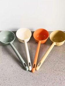 Thickened Plastic Long Handle Water Scoop for Baby Bathing And Shampooing Childrens Bathing Spoon Kitchen Cooking Utensils