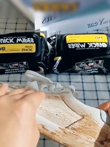 Khăn lau giày Quick Wipes vệ sinh giày sneaker không cần giặt 30 khăn