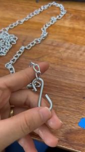 Dây xích + 2 móc dùng móc nối bàn ga máy vắt sổ được dùng trong ngành may mặc(giá 1 cái)