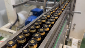 ส่งฟรี!! (เก็บคูปองใต้ภาพ) แพ็ค 1 ขวด M PLUS (เอ็ม พลัส) น้ำหวานเข้มข้นกลิ่นราสเบอรี่ ผสม colagen +zinc+vitamin C ปริมาณ 60 ml ผสมท่อมได้