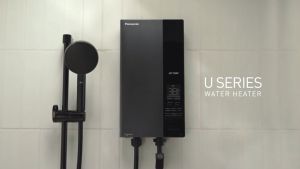 Máy nước nóng Panasonic trực tiếp có bơm trợ lực DH-4UDP1VZ màu đen xanh hiện đại với mà hình LCD hiển thị nhiệt độ