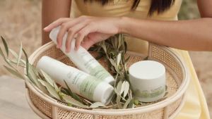 Wella Professionals Elements Renewing Shampoo 250ml/500ml/1000ml Salon Grade Hair Care Gentle Hair & Scalp Care Suitable For All Hair Types
