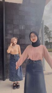LAPAKSPORT - Rok Jeans Wanita Kombinasi Kancing Pinggir Model Terbaru Span wanita