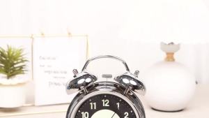 4 Inch Super Loud Alarm Clock for Heavy Sleepers Metal Retro Twin Bell with Backlight Quartz Analog Clock for Bedroom Bedsides