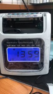 เครื่องตอกบัตร เครื่องตอกบัตรเข้างาน (แถมฟรี บัตรตอก 50แผ่น + ผ้าหมึก 1 ตลับ)จอLEDดิจิตอล มีบัตรตอก100ใบขายแยกค่ะ.