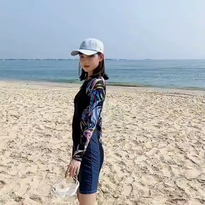 Korean Swimsuit for Women Long sleeve Rush Guards Woman Swimwear Plus Size Beachwear Zipper One Piece Swimming Attire Summer Outfit