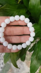 Vòng Tay Nữ Đá Ngọc Hoà Điền TRẮNG bầu Tự Nhiên Size 9li5 đẹp Màu Trắng sáng Nữ mệnh Kim Thủy mang năng lượng tích cực may mắn tài lộc tốt công việc đeo đẹp xinh tay có 380k ạ