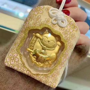 Jiuka Kitty Cat Cartoon HelloKitty KT Cat Heart Attracting Cat Car Hanging Ornament Activity Gift Metal Material Zodiac Themed