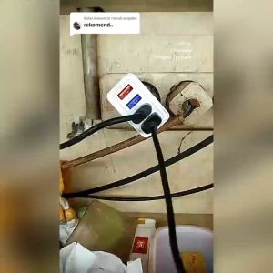 4 Port Charger Fast Charging Quick Adapter 3.1A Charger Charging Colokan Listrik Multifungsi Lampu LED