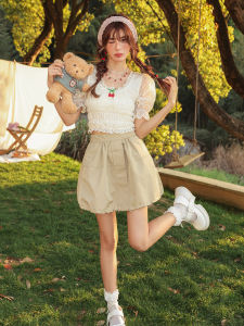 กระโปรงสั้นทรงเอเอวสูงผ้าโพลีเอสเตอร์ลายทางสีพื้นสำหรับผู้หญิง CloudSeason ฤดูร้อน 2024 ทรงเข้ารูป