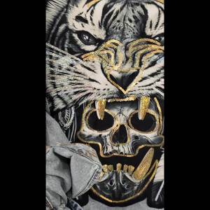 เสื้อแจ็คเก็ตผู้ชายปักลายหัวกะโหลก 2024 เสื้อยีนส์ทรงสลิมลายเสือปักเลื่อมสไตล์ฤดูใบไม้ร่วงผู้ชาย