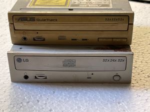 Ổ CDROM có jack 3.5 gnhe nhạc trực tiếp