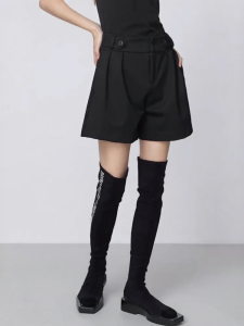 SDEER | Quần Short A-line Đen Có Gấp Li Cao Waist và Túi cho Phụ Nữ Mùa Đông