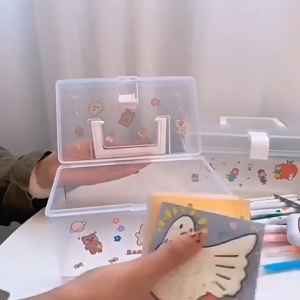 Hithome กล่องเก็บของอเนกประสงค์ กล่องใส มีหูหิ้ว ใส่ยา/เครื่องสำอาง กล่องจัดระเบียบของใช้ กล่องใส่ของ แถมสติ๊กเกอร์ฟรี!