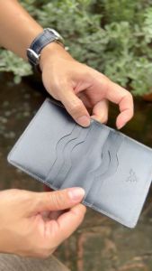 Ví da đứng Goodvibes dùng da bò Duti cao cấp bảo hành đến 24 tháng