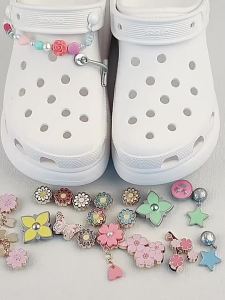 Jibbitz Cross Charm แท้ - จีโลหะ รูปดอกซากูระ ดอกเดซี้ คุณภาพสูง สำหรับตกแต่งรองเท้า