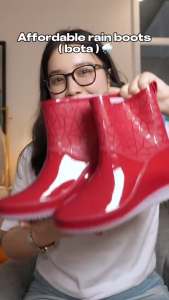 2026 Trending Waterproof Women Mid-Calf Rain Boots Solid Color Rubber Non Slip Sole Comfy Outdoor Work Rainy Season Fashion Versatile Boots Best Seller 0120523
