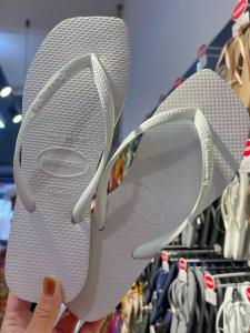 Havaianas Womens Outdoor Slip-On Anti-Slip Bathroom Shoes Pure Color Slim Sandals Casual Style Flat Heel Rubber Sole Sandals