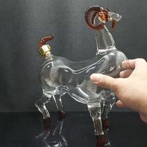 Chai Đựng Rượu Thủy Tinh 1 lít cao cấp mẫu con dê – Chai Thủy Tinh Đựng Rượu 1000ML – Bình 12 Con Giáp làm quà tân gia sinh nhật - Bình Đựng Rượu (E7)